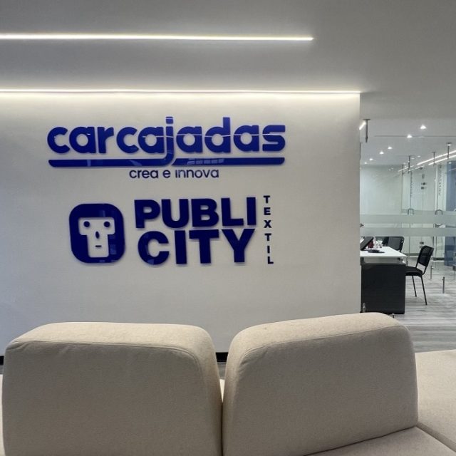 ¡Orgullo comercial desde Valencia! 🇻🇪 La empresa @carcajadasvenezuela celebra su 32 aniversario botando la casa por la ventana con un imponente plan de expansión estructural y renovación de sus oficinas principales.

La marca pionera en la industria de inflables y estructuras publicitarias reafirma su compromiso con el desarrollo económico de Venezuela, optimizando sus áreas de diseño, ventas y postventa, y generando nuevas oportunidades de empleo.

🎁 ¡Hay promos de aniversario! Tienen paquetes especiales con descuentos en inflables recreativos, toldos, réplicas de productos y arcos de meta para impulsar tanto a nuevos emprendedores como a marcas consolidadas.

Conoce más de sus proyectos en @carcajadasvenezuela en una cobertura de @victorjoya21 📝.

🔗 Disfruta de la reseña completa ingresando ya a:
🌐 WWW.LALOCURA.COM

#Carcajadas #IndustriaNacional #PublicidadVenezuela #Emprendedores #NoticiasCarabobo #MarcasVenezolanas #LaLocuraNetwork