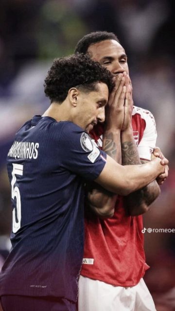 La Champions termino, el PSG es el campeón, pero por encima de un  trofeo 🏆, existió el momento mas icónico de la final 🙌🏻 que protagonizó "Marquinhos - Gabriel Magalhães"

Todos celebraban, corrían tras si fallo pero Marquinhos @marquinhosm5 no, recordó que es estar en los zapatos de Gabriel @_gabrielmagalhaes , y acudió a su compañero de selección a consolarle, eso hace un líder ✨⚽🏆
