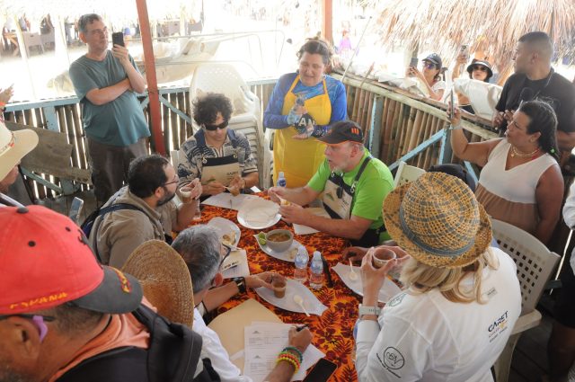 ¡Patanemo se viste de gala para el 6to Festival del Sancocho! 🍲🏖️

La icónica Bahía de Patanemo se convertirá nuevamente en el epicentro del sabor y la tradición. Organizado por Carabobo Gastronómico, este festival busca rendir homenaje a las recetas ancestrales y a los ingredientes locales que han pasado de generación en generación.

📌 Coordenadas del evento:
Fecha: Próximo 11 de abril.

Hora: A partir de las 11:00 am.

Lugar: Bahía de Patanemo, Estado Carabobo.

🏆 ¿Qué podemos esperar?
Sabor local: Los kioscos de la zona competirán demostrando su sazón y el uso de productos autóctonos de primera calidad.

Jurado de altura: Expertos culinarios evaluarán el sabor, la presentación, la atención y el rescate de la memoria gastronómica.

Premios: Los ganadores recibirán incentivos en metálico, utensilios de cocina y productos de las marcas patrocinadoras.

Zoraida Barrios (mejor conocida como Mamazory), presidenta de Carabobo Gastronómico, destacó que este evento es vital para que las tradiciones culinarias de la región no se pierdan y sigan vivas en el paladar de los venezolanos.

🔗 Para conocer todos los detalles de esta nota y no perderte ninguna delicia, te invitamos a leer la cobertura completa en WWW.LALOCURA.COM.

👉 Y si quieres estar al tanto de todas las novedades y futuras actividades, no dejes de seguir su cuenta oficial de Instagram: @carabobogastron 

Prensa @maiguavillegas 

(Fotos referenciales a la 5ta Edicion por @kdielingen )