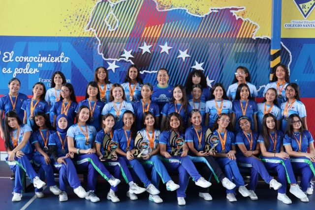 ¡La gloria es para los campeones! 🏆🏐 El @uecolegiosantarosa lo ha vuelto a hacer y se consagra como el indiscutible Bicampeón Invicto de voleibol en los Juegos ANDIEP Carabobo 2026. 🥇🔥

Con una actuación impecable en la cancha, demostraron que el talento, la disciplina y el trabajo en equipo dan grandes resultados. ¡Felicidades a todos los atletas por esta tremenda hazaña! 👏

📸 ¿Quieres enterarte de cómo se vivió esta final y ver todos los detalles?

Prensa @carlosventa_ 
👉 Te invitamos a leer la reseña completa en nuestro portal:
🌐 WWW.LALOCURA.COM 

#LaLocuraNetwork #Valencia #Carabobo #JuegosANDIEP #Voleibol #UEColegioSantaRosa #DeporteEscolar #NoticiasCarabobo #DeporteCarabobeño