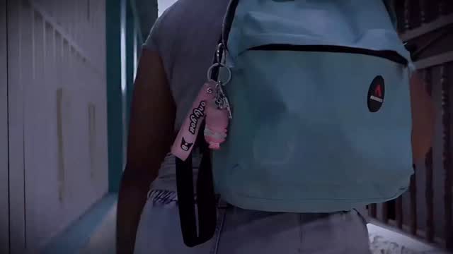 Alguna vez te has preguntado cuánto pesa la ausencia? 🎒💔

Adéntrate en una de las realidades más conmovedoras de nuestra historia reciente con "No me dejes solo", un proyecto audiovisual que explora las profundas cicatrices de los niños que se quedaron atrás en Venezuela.

A través del símbolo de una mochila escolar cargada de nostalgia, este cortometraje nos invita a reflexionar sobre la separación familiar y la resiliencia de quienes se quedaron esperando. 🇻🇪✨

🎬🍿 No pierdas la oportunidad de apoyar el talento nacional y conocer esta historia que te tocará el corazón.

🗓️ Viernes 29 de Mayo 
🕛 08:00 am 
📍 Supercines, La Granja 
🎟️ Entrada: 2$

Ve al perfil de @nomedejesolo.ve síguelos y activa las notificaciones para que no te pierdas ningún detalle del detrás de cámaras. 

¡Allí nos vemos

Te invita
@lalocuracom
@noticiaslacalle
@madeinvenezuelaag
#NoMeDejesSolo #Venezuela #CineVenezolano #LaLocuraNetwork #Cortometraje