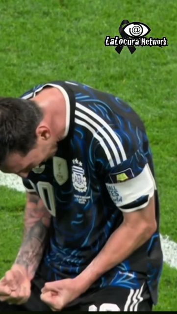 ¡ÉPICO! ¡EN EL ÚLTIMO SUSPIRO! 🇦🇷🔥

Inglaterra pecó de confiada. Se adelantaron 1-0, se colgaron del arco, dejaron de atacar y creyeron que el partido estaba liquidado. Pero contra Argentina, el que se relaja, lo paga... ¡Y la Albiceleste se lo cobró con creces! ⚡️

En un cierre de película y no apto para cardíacos, apareció la mística de los campeones:

🎯 Asistencia magistral de Lionel Messi.

⚽️ Goles de Enzo Hernández y Lautaro Martínez para dar vuelta al marcador en la agonía del encuentro.

¡Argentina elimina a Inglaterra y desata la locura total! ¡A llorar a casa! ✈️🏴󠁧󠁢󠁥󠁮󠁧󠁿

Listos para la final contra España 🇪🇦

Todo sobre el mundial : @fifa @fifaworldcup
📽️ Videos cortesía @sportsondirectv y @espndeportes
#Argentina #SeleccionArgentina #Messi #Lautaro #FifaWorldCup