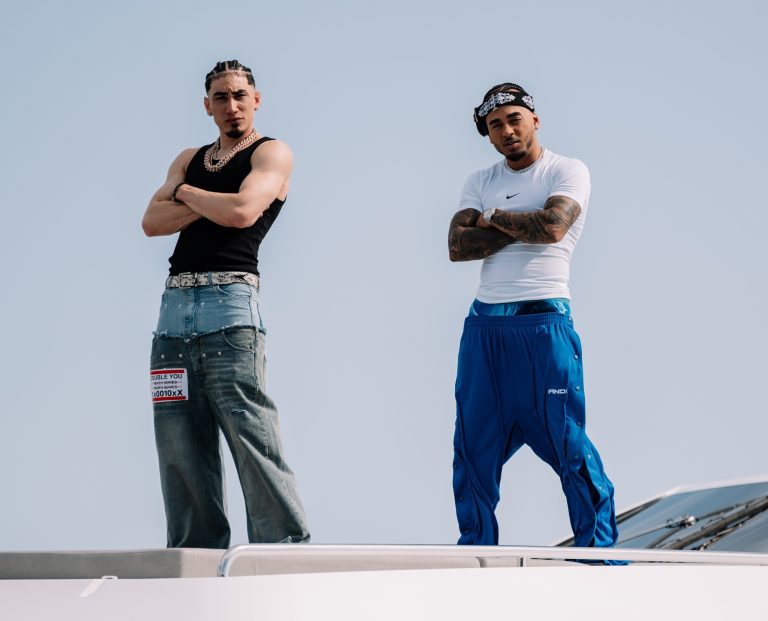 Ozuna y Omar Courtz encienden el verano con “ZIZI”